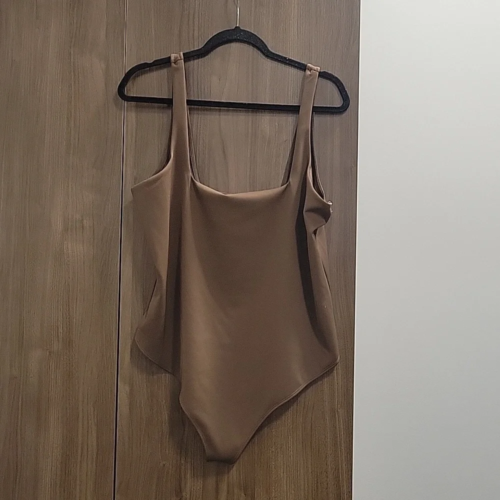 Good American Scuba Modern Tank Bodysuit in Light Mocha-Size 5 (2XL) - Picture 7 of 17